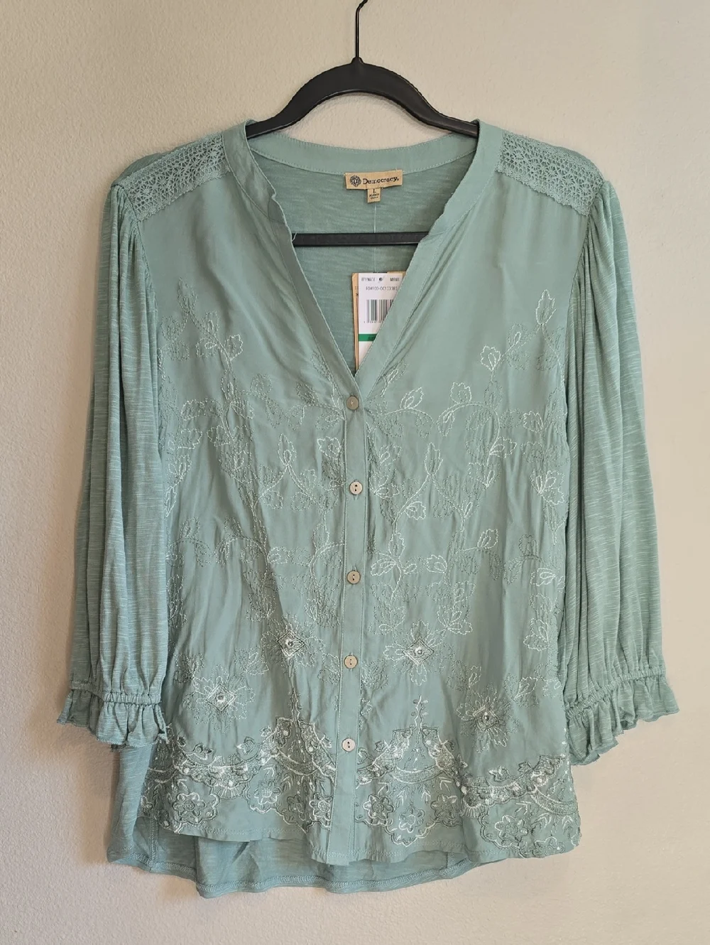 Democracy Sage Green Embroidered Button-Front Blouse Size Large Nwt. - Picture 1 of 5